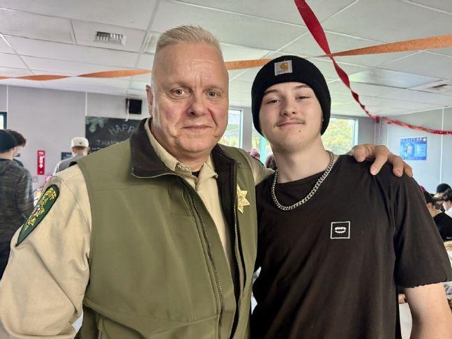 Sheriff’s Surprise Reunion Warms Local School